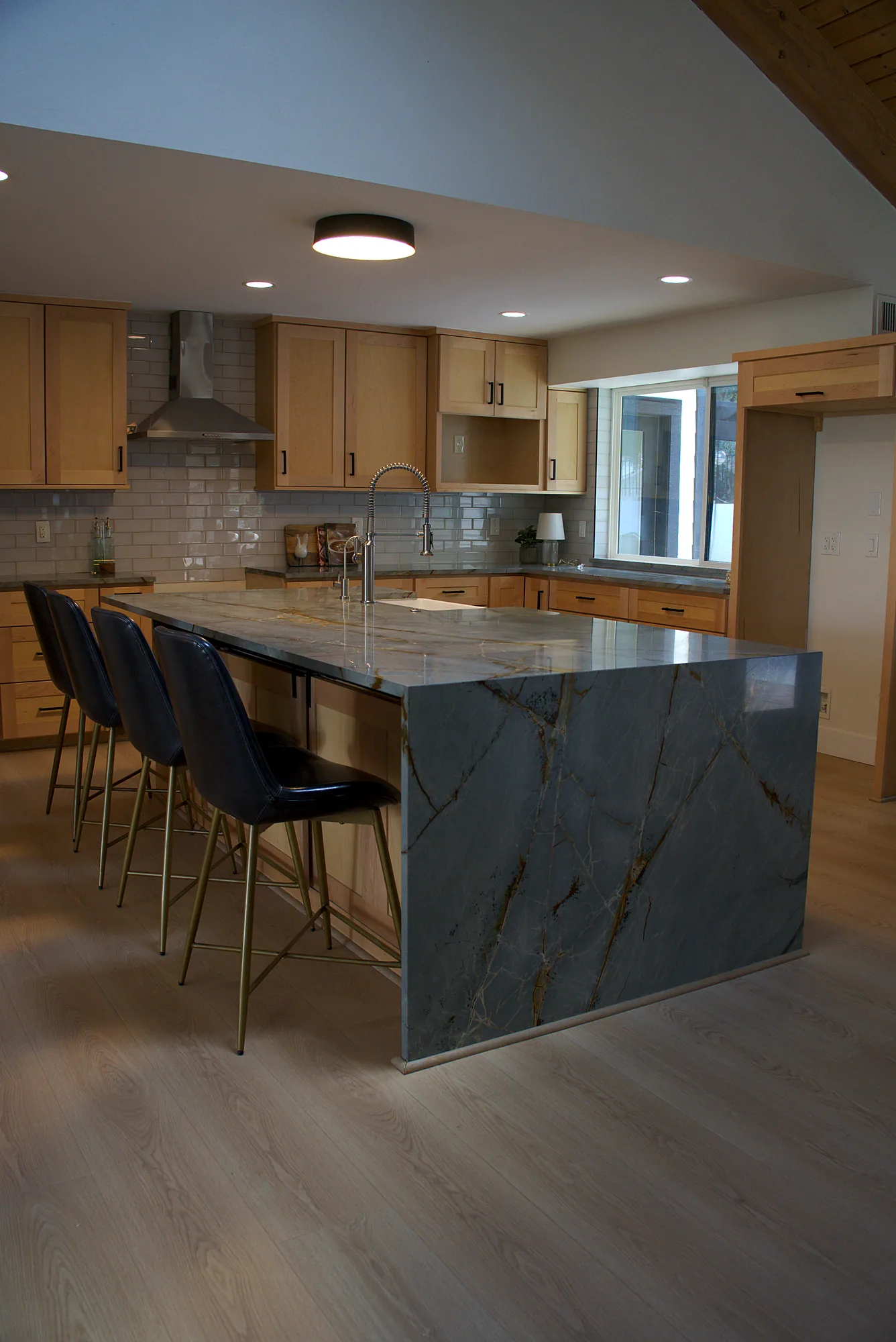 Kitchen finished after a contractor takeover in Phoenix